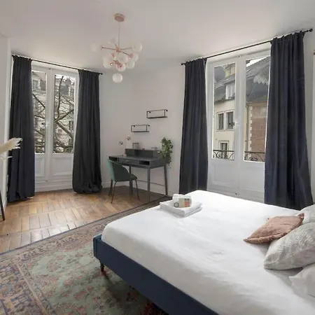 La Place Saint-michel 아파트